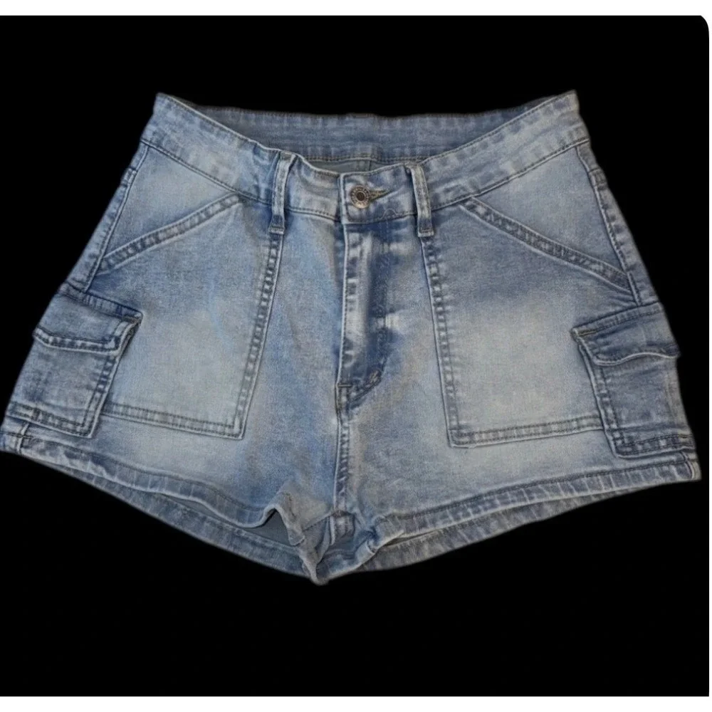 Women's Denim Cargo Shorts Light‎ Wash Size 30 (W26) Stretch Medium Rise